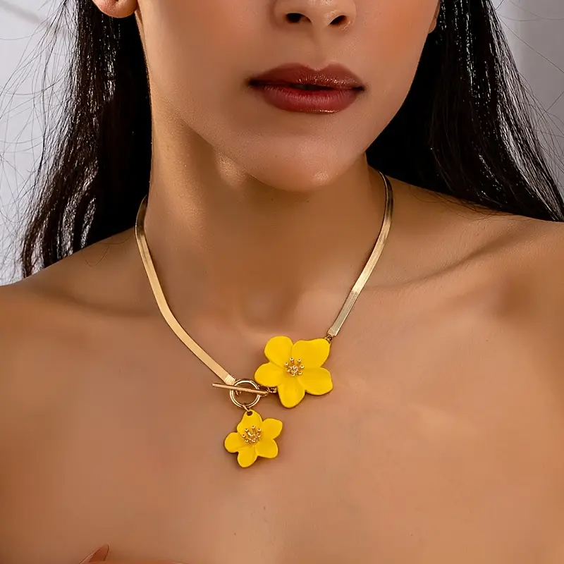 Goldfarbene Doppelte Weiße Blumen-Anhänger Halskette für Damen - Elegante Minimalistische Ketten-Schmuckstücke für den Alltag & Partys, Vielseitiges Ganzjahres-Accessoire, Party-Zubehör, Anspruchsvoller Stil, Luxuriöser Finish