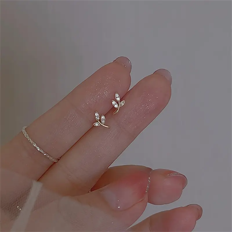 1195 Ohrringe mit Olivenzweig-Design - Gelbgold-Optik mit Zirkonia, nickelfrei, ideal für Alltag & Urlaub, elegante Ohrringe | Zirkonia-Ohrringe