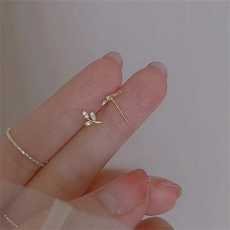 1195 Ohrringe mit Olivenzweig-Design - Gelbgold-Optik mit Zirkonia, nickelfrei, ideal für Alltag & Urlaub, elegante Ohrringe | Zirkonia-Ohrringe