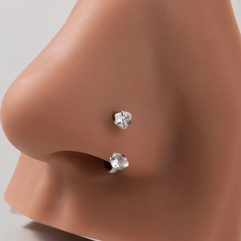 Stück Edelstahl-Nasenring mit synthetischem Zirkonia in Liebesform und silberner C